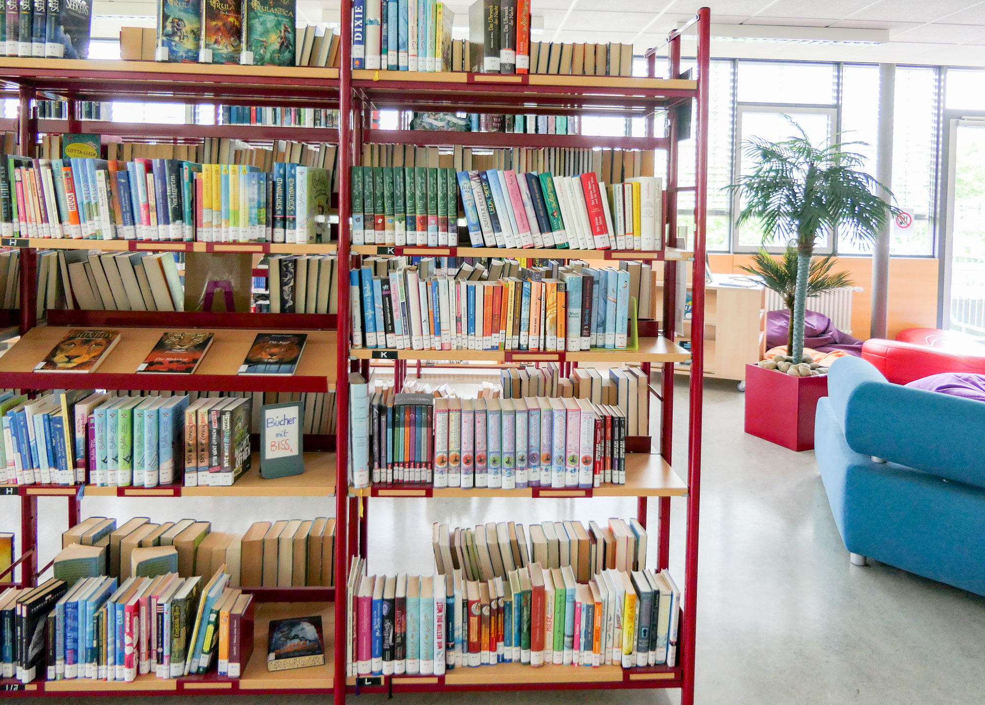 Unsere Biblitohek am APG