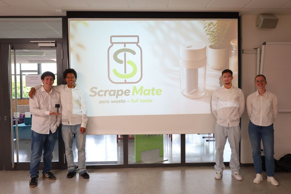 Das Siegerteam beim Wettbewerb business@school 2026: Kristian Stoev, William Latzl, Constantin Baust, Emma Heß