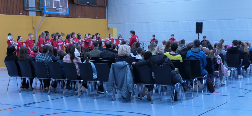 Begrüßung der Eltern und ihrer Kinder bei einer der beiden Informationsveranstaltungen