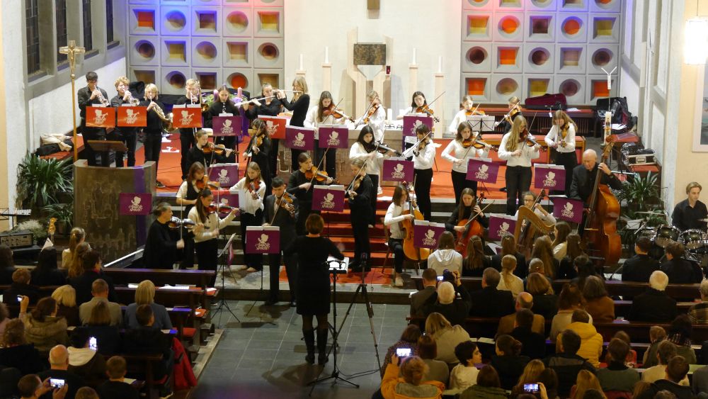 Streichorchester des APG beim Weihnachtskonzert
