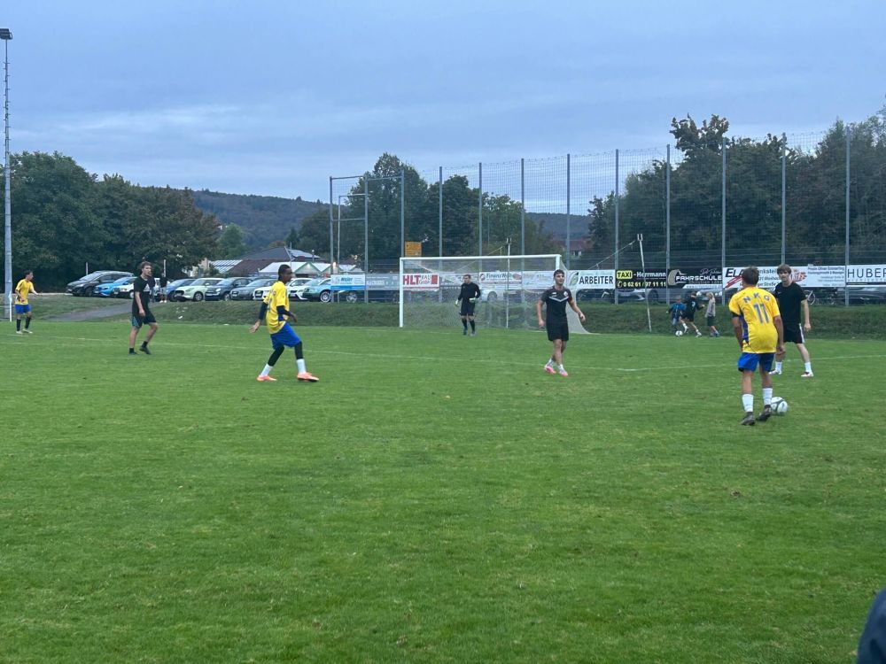 Fußballspiel der KS 2 von APG und NKG auf dem Diedesheimer Sportplatz.