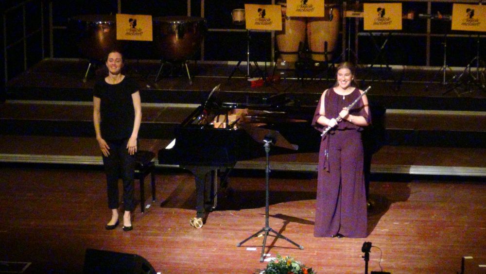 Schlussapplaus - auch für die grandiose Begleitung am Klavier an StRin Clara Hamberger