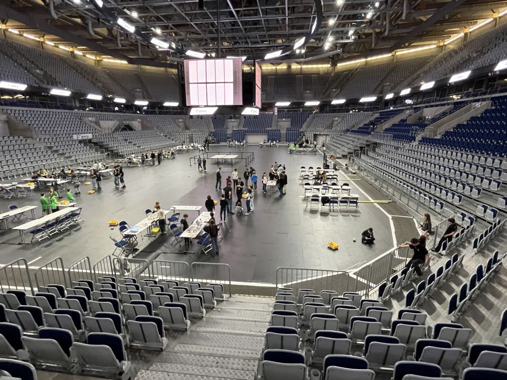 APG meets SAP: Zwei tolle Teams erfolgreich bei SAP Robotik-Wettbewerb
