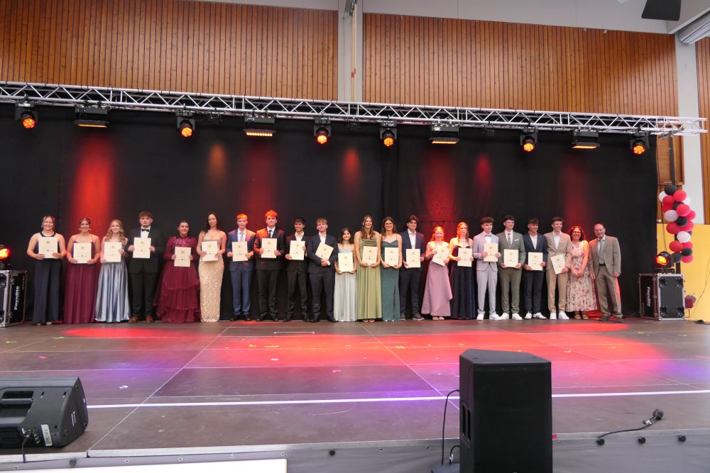 13c mit Tutorin OStRin Isabel Maceda und Schulleiter Dr. Thomas Pauer