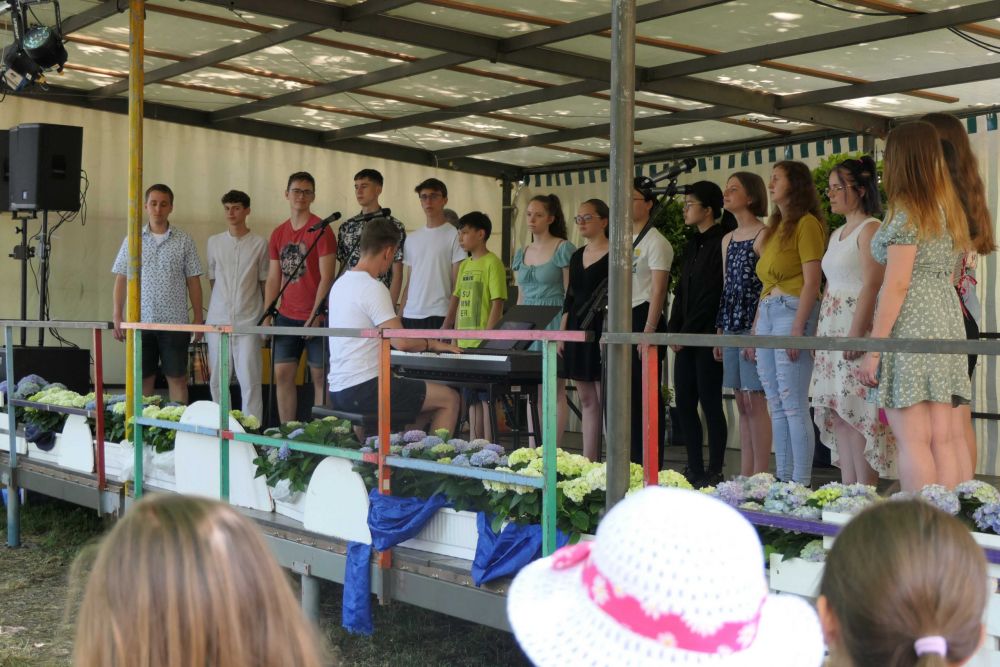 Der Chor des APG unter der Leitung von Musiklehrer Jan-Marco Schäfer