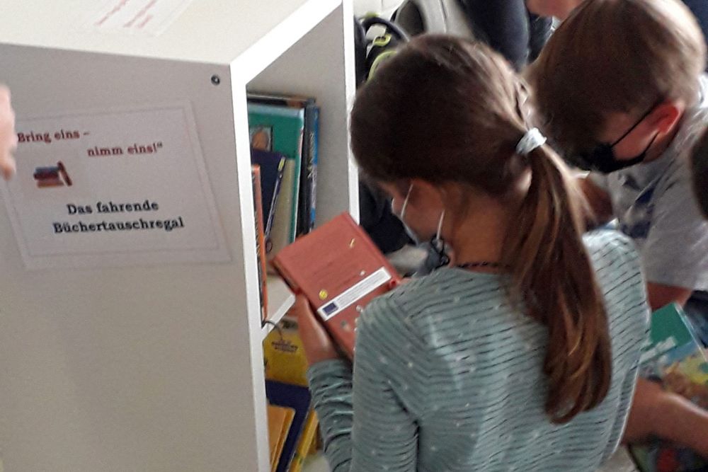 Fahrendes Bücherregal