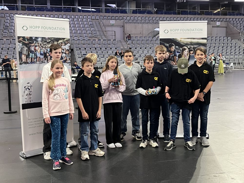 Die erfolgreichen Teams der Lego- Roboter-AG 2026 in der SAP-Arena Mannheim