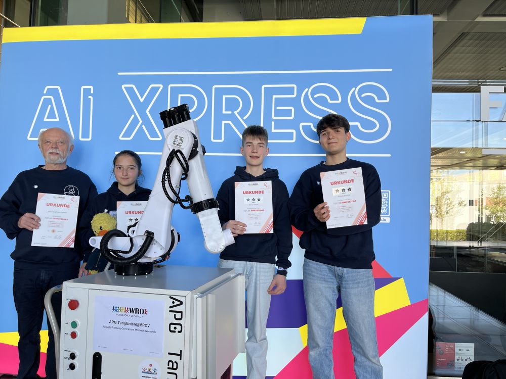 Das siegreiche APG-Team mit OStR.i.R. Eberhard Platzer nach dem Sieg in Böblingen