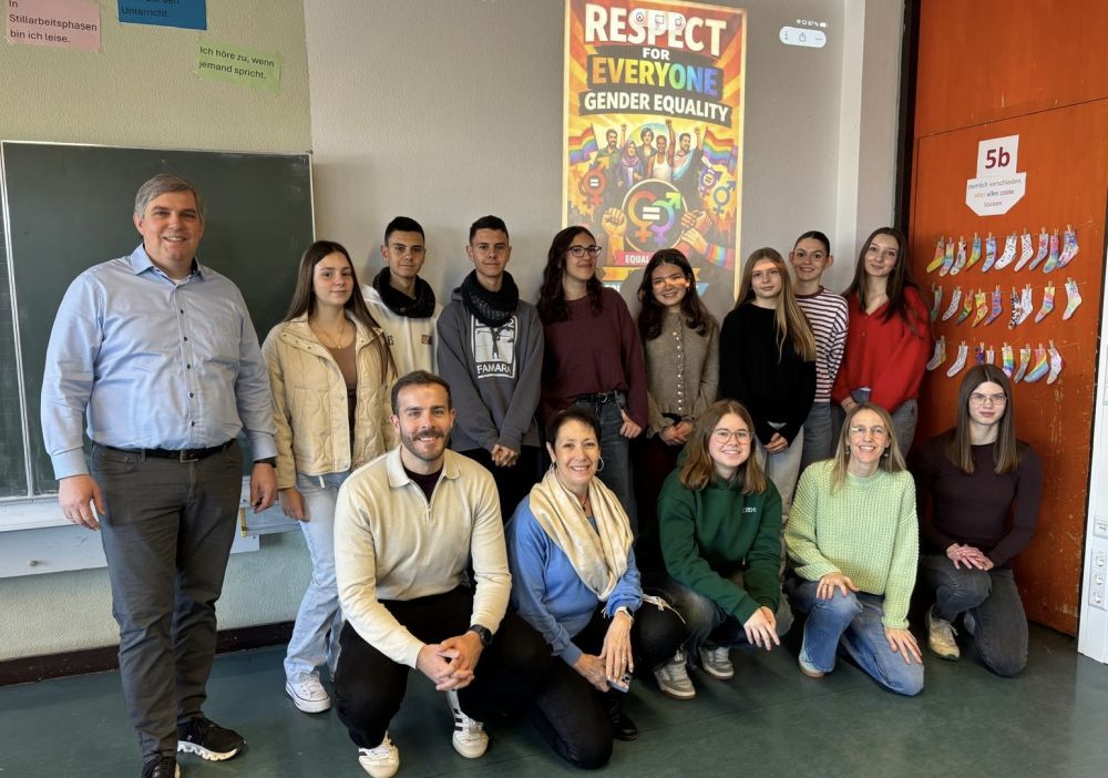 Schülergruppe mit StD German Miksch und den beiden spanischen Lehrkräften