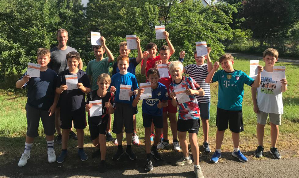 Schüler nach bestandenem Sportabzeichen